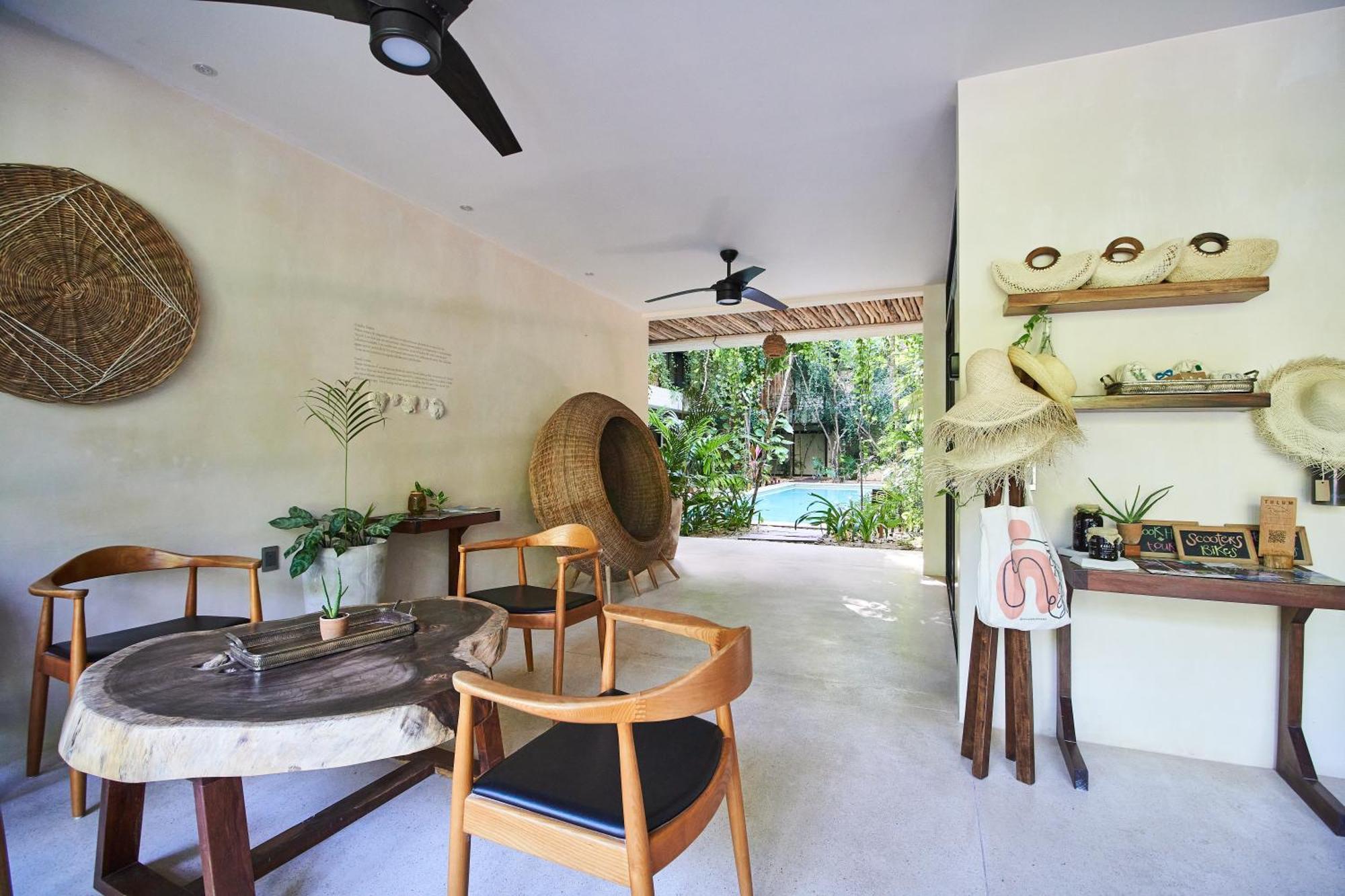Jungle Penthouse With Private Rooftop Pool Appartement *